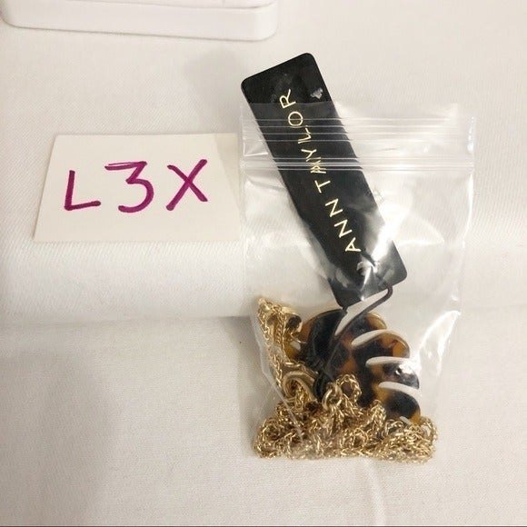 Ann Taylor Ocelot Gold Tone Leaf Pendant Necklace NWT - Picture 7 of 8